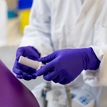 Picture of Sonic Blue Nitrile PF Gloves / Medium (200)
